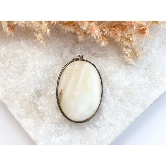 Mother of Pearl Oval Cabochon Polished XL Silver Toned Vintage Statement Pendant - Picture 3 of 7